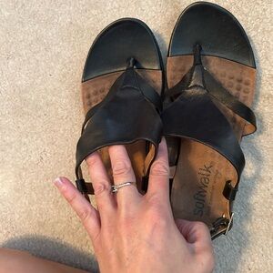 Size 7.5 softwalk sandals